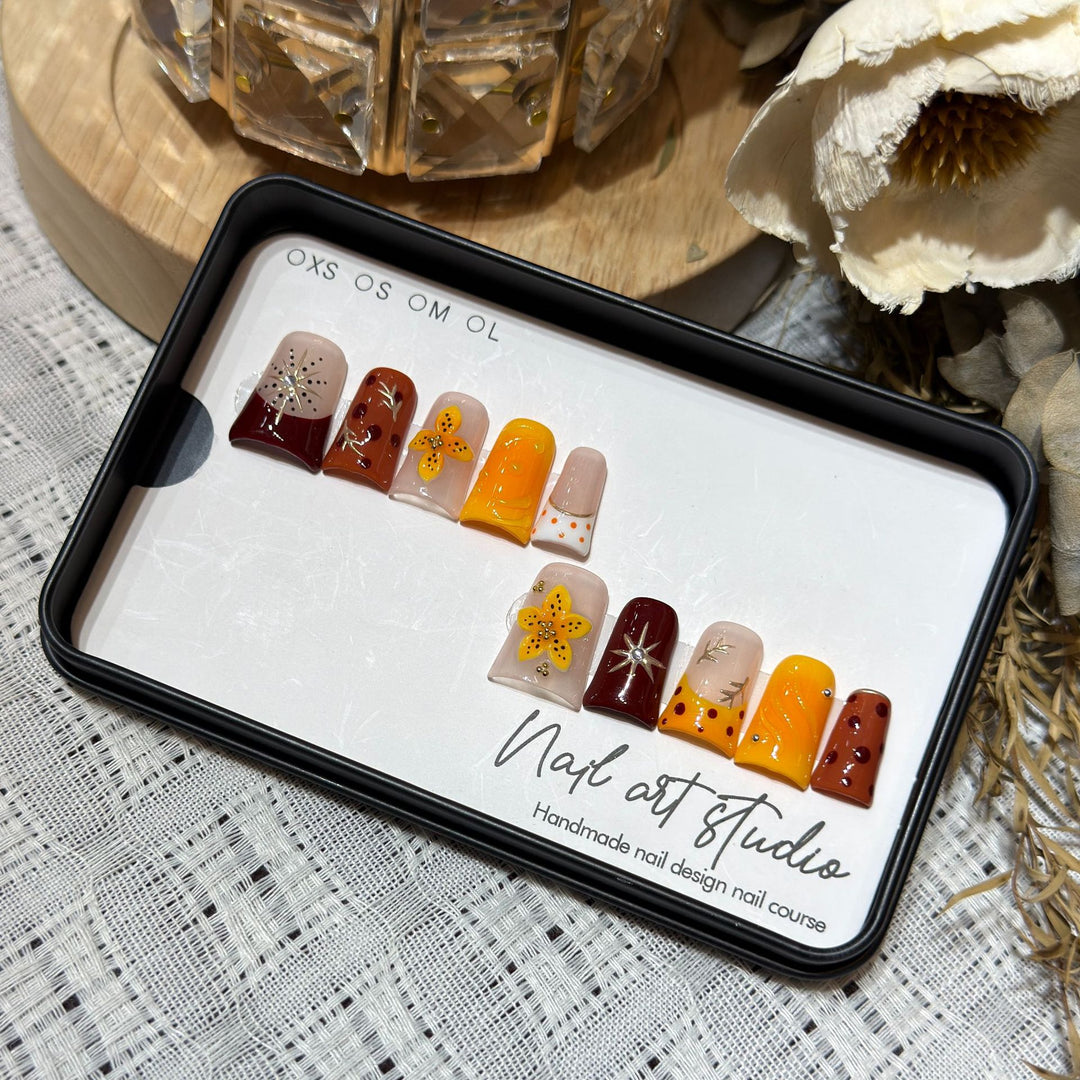 Handmade Floral Press-On Nail Set Kalsten
