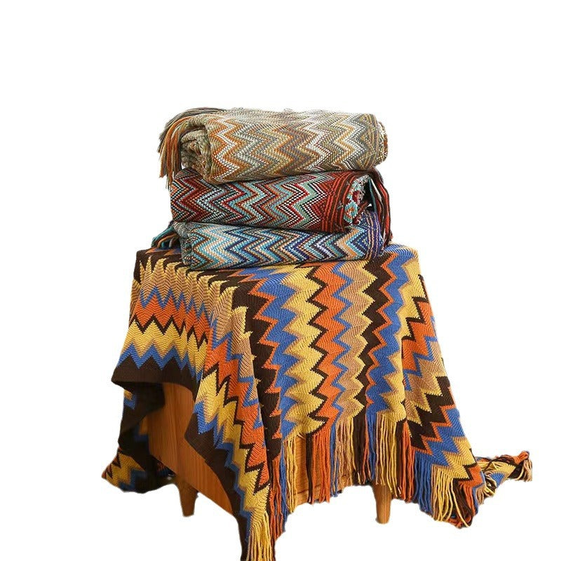 Vibrant Zigzag Pattern Throw Blanket