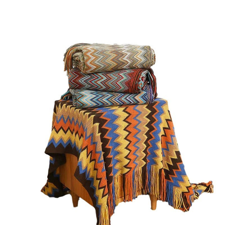 Vibrant Zigzag Pattern Throw Blanket