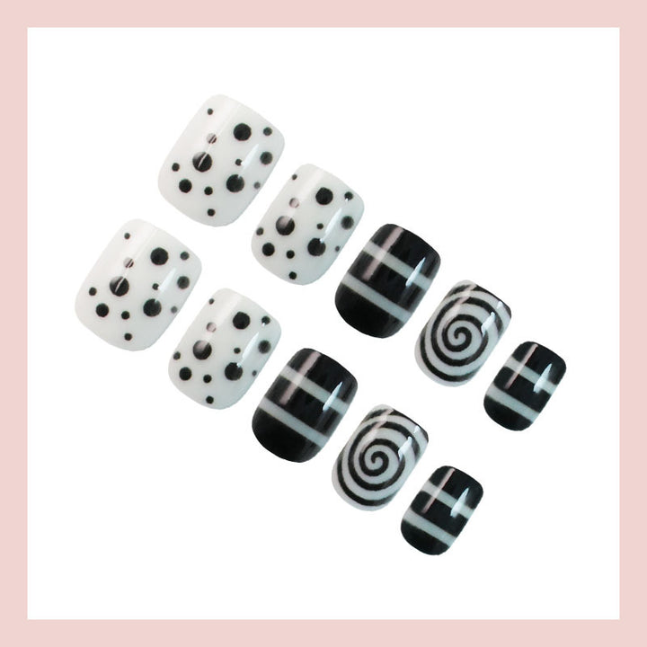 Art nail set with creative black-and-white designs Kalsten