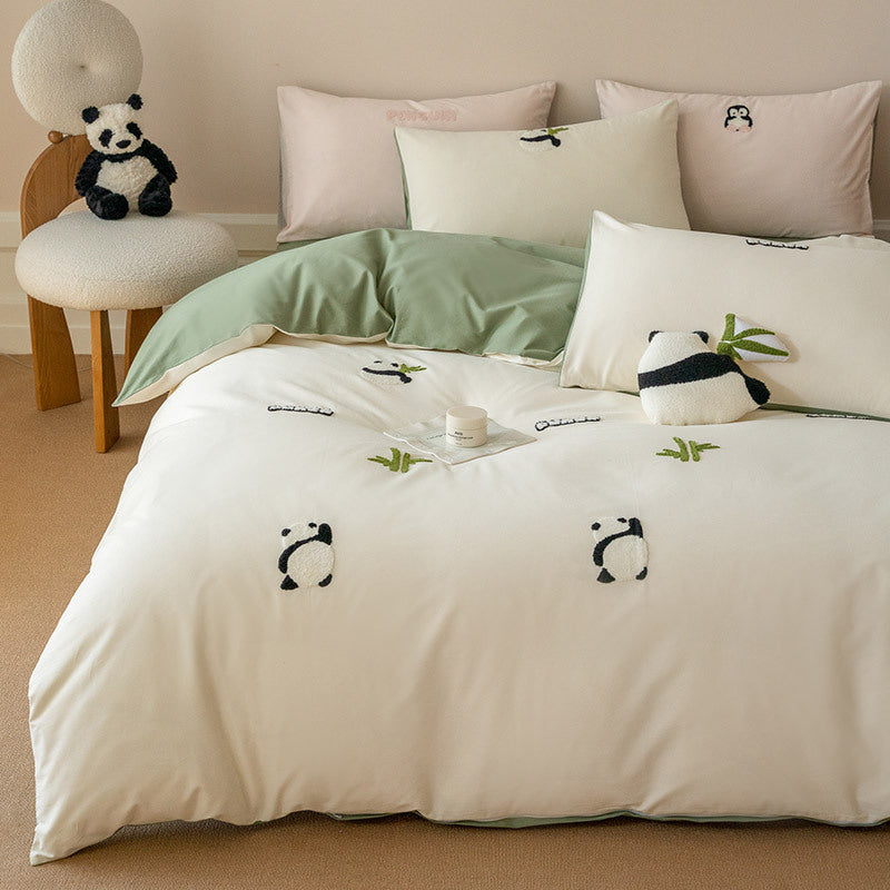 Embroidered bedding set with panda motif made of cotton satin and reversible function
