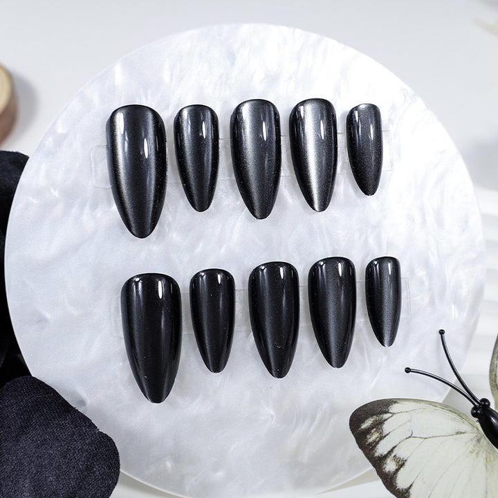 Artificial nail set with elegant pointed shapes and high-gloss finish Kalsten