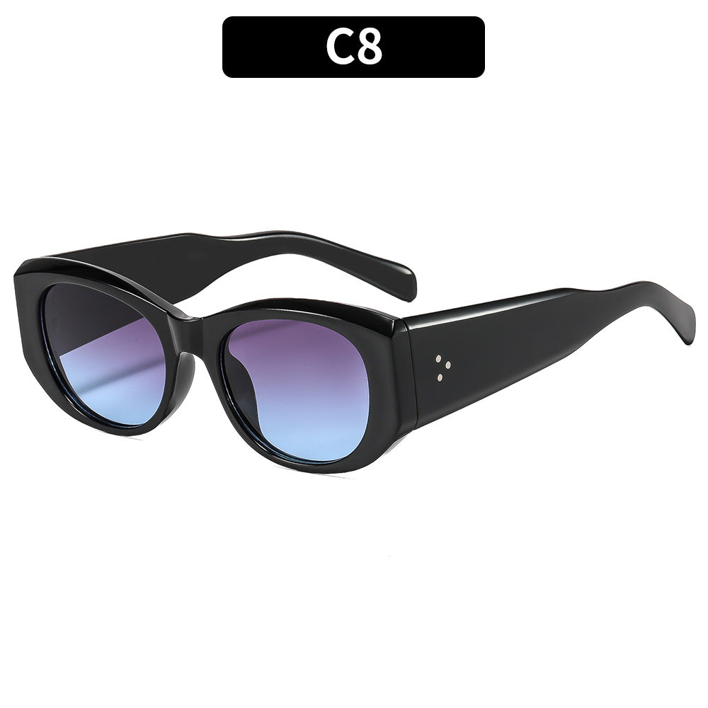 Fashionable Cat-Eye Sunglasses with Gradient Lenses