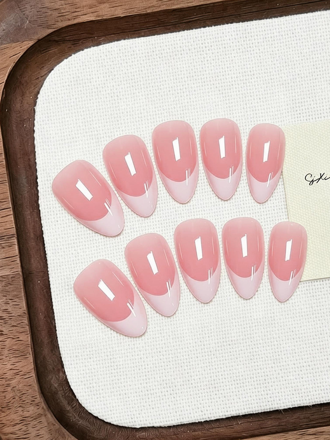 Elegant Artificial Nails with French Design Kalsten