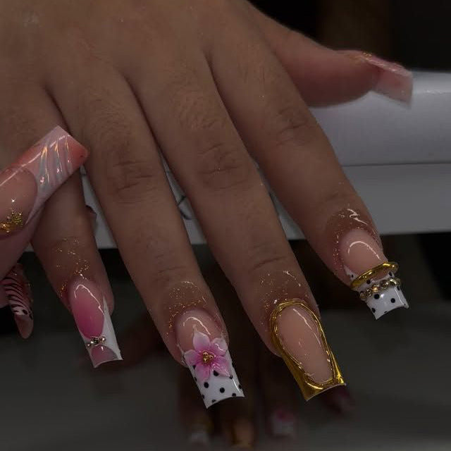Glamorous Artistic Press-On Nail Extensions Kalsten