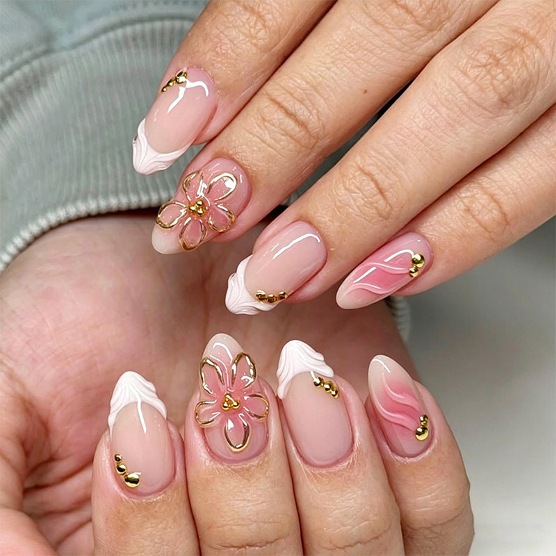 Artful nail set with floral accents Kalsten