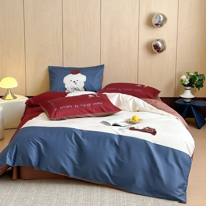 Striped cotton bedding set with playful bear motif