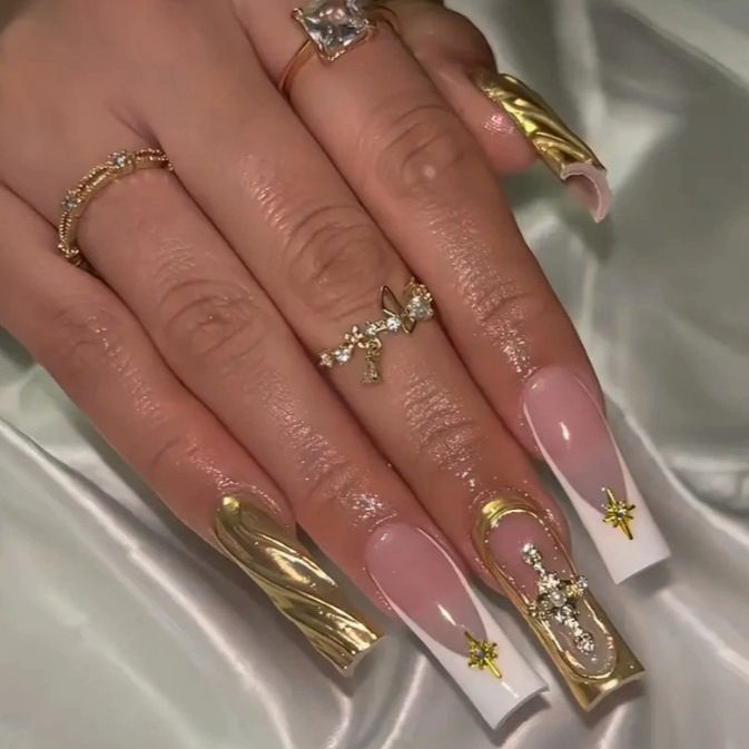 Glamorous Artificial Nail Set Kalsten