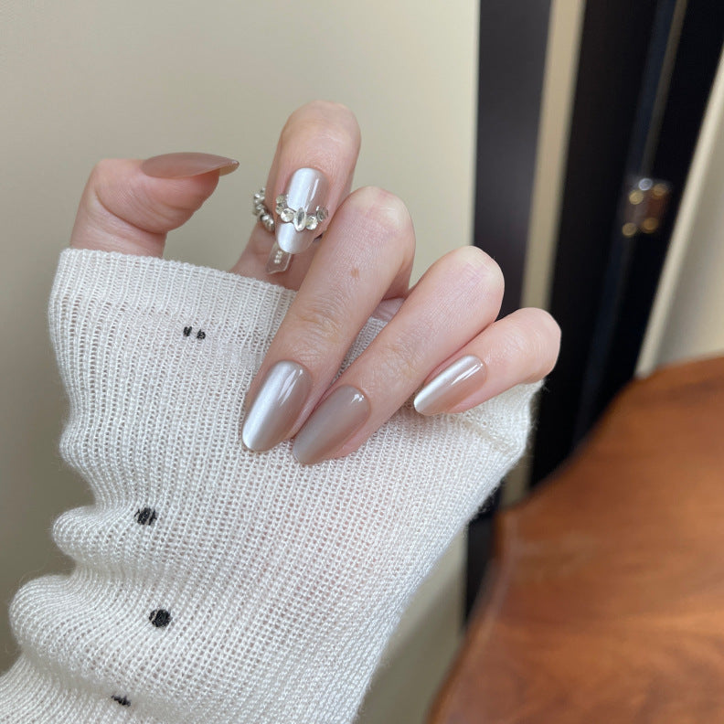 Elegant Silver Nail Art Kalsten