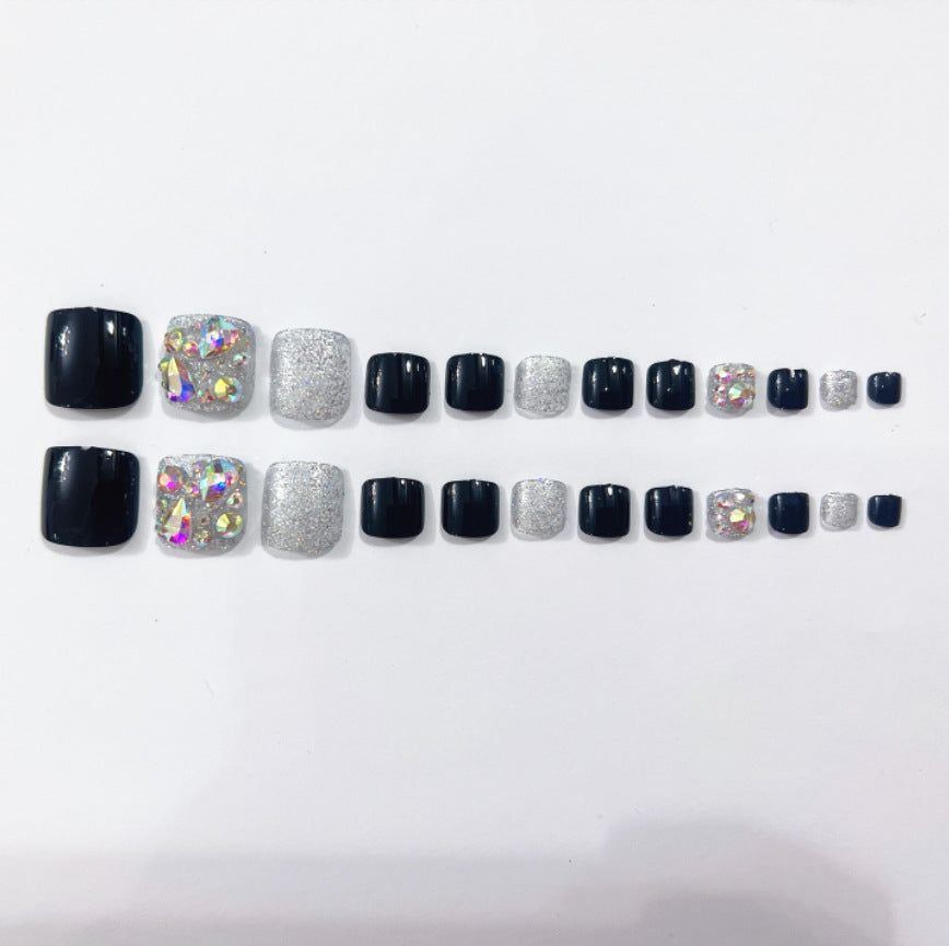 Glamorous toenails with sparkling rhinestones Kalsten