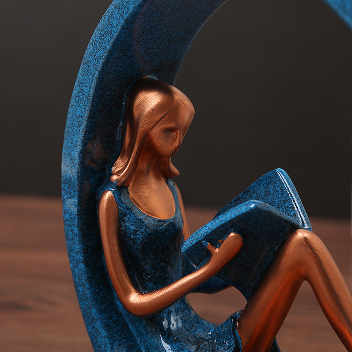 Decorative art figure in modern design Kalsten