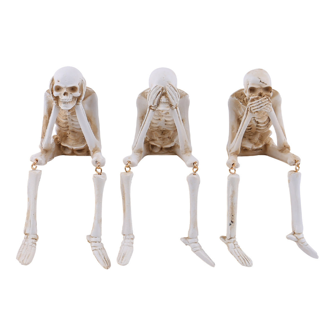 Detailed hanging skeleton figure with movable joints made of resin