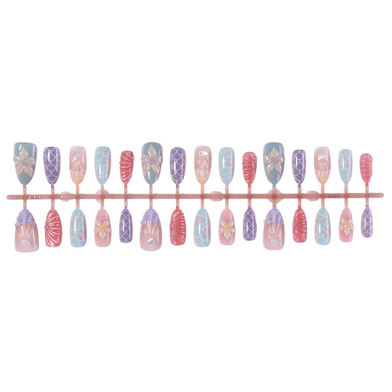 Artificial nail set with floral accents and elegant 3D details Kalsten
