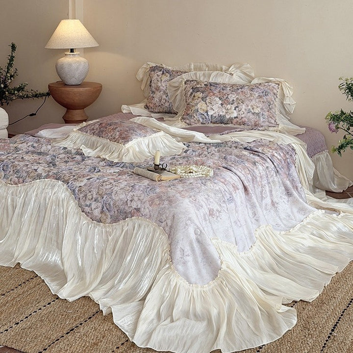 Bedding set with pleated flounces and floral watercolor print