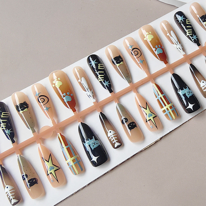 Artifical nails with creative animal motifs and playful designs Kalsten