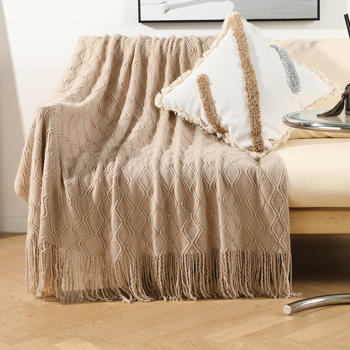 Ladies elegant and cozy knitted blanket with fringes Kalsten