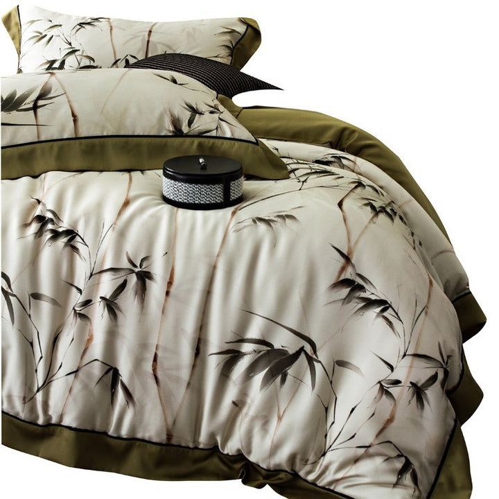 Elegant bedding set made of cotton satin with floral watercolor print, contrasting piping and ruffle