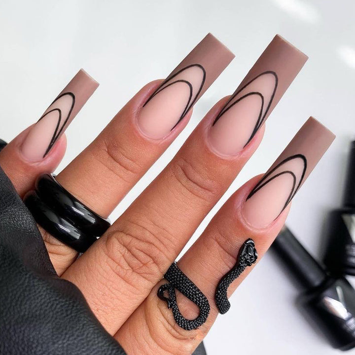 Glamorous artificial nails in modern look Kalsten