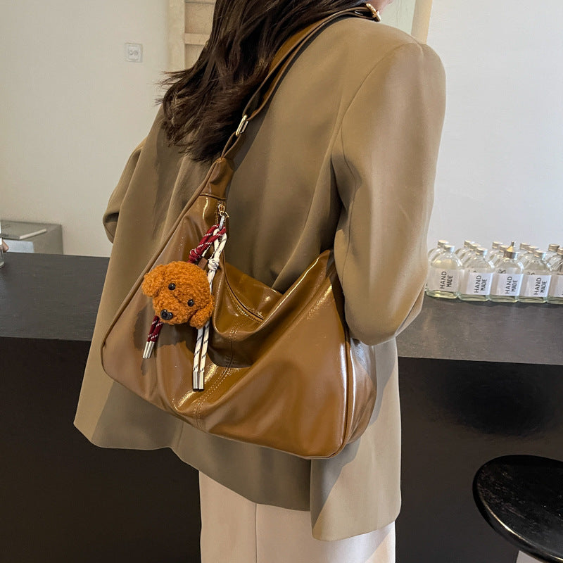 Shoulder bag with charming animal pendant Kalsten