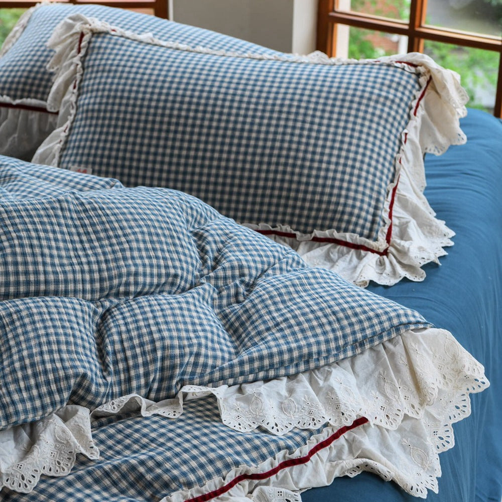 Luxurious bed linen set made of cotton gauze with quilted blanket and lace trim