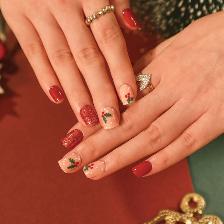 Artful Christmas nail art with original gingerbread motif Kalsten