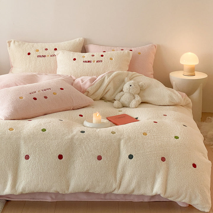 Cozy teddy fleece bedding set with colorful dots and extra soft surface