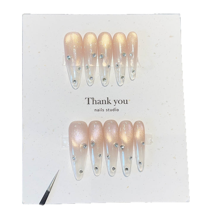 Artificial nails with shimmering accents and elegant rhinestone details Kalsten