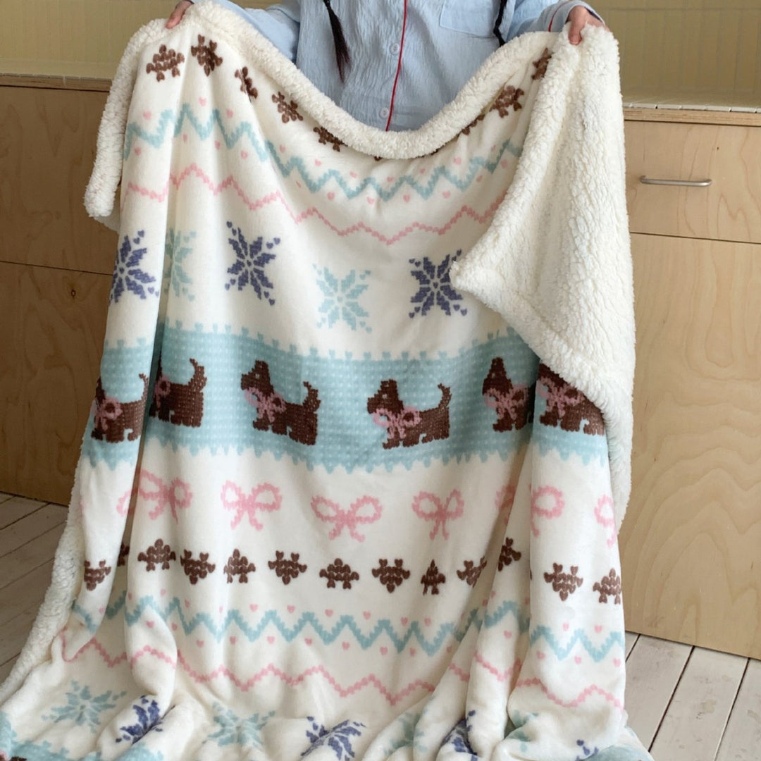 Reversible cuddle blanket with Sherpa fleece, cute dog illustrations and checkered pattern