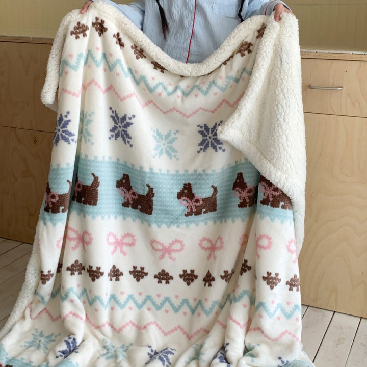 Reversible cuddle blanket with Sherpa fleece, cute dog illustrations and checkered pattern