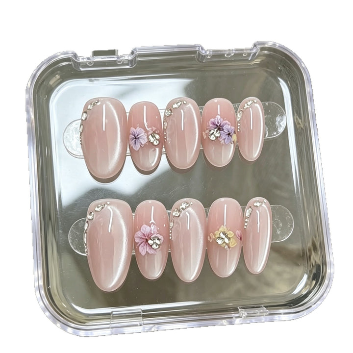Floral-Accented Press-On Nail Set Kalsten