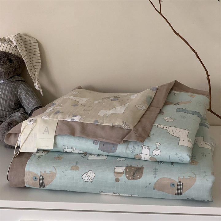 Soft muslin baby blanket with teddy design and double-layered gauze