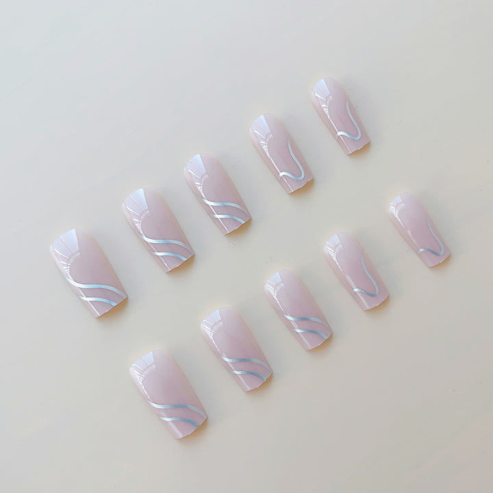 Artificial nail set with elegant 3D designs and high-gloss accents Kalsten