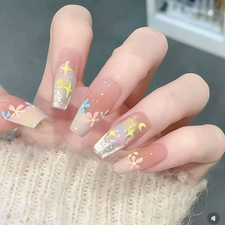 Artificial nails with delicate floral accents and glitter effects Kalsten