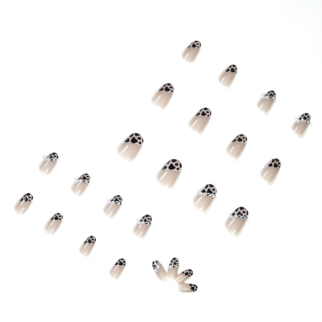 Artificial nail set with glamorous leopard pattern and elegant pearl decorations Kalsten