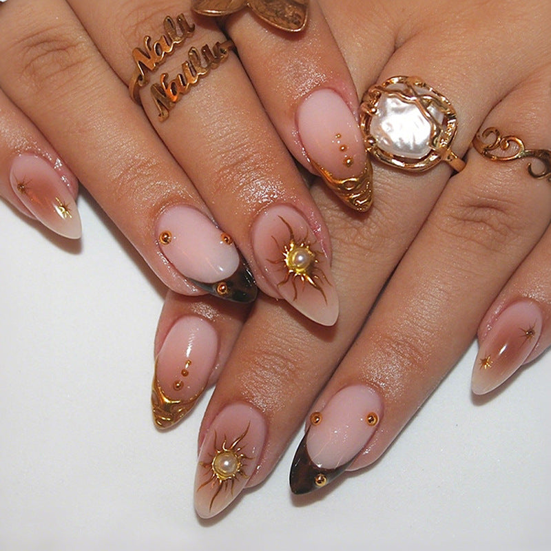 Artificial nail set with elegant gold pearls and delicate designs Kalsten
