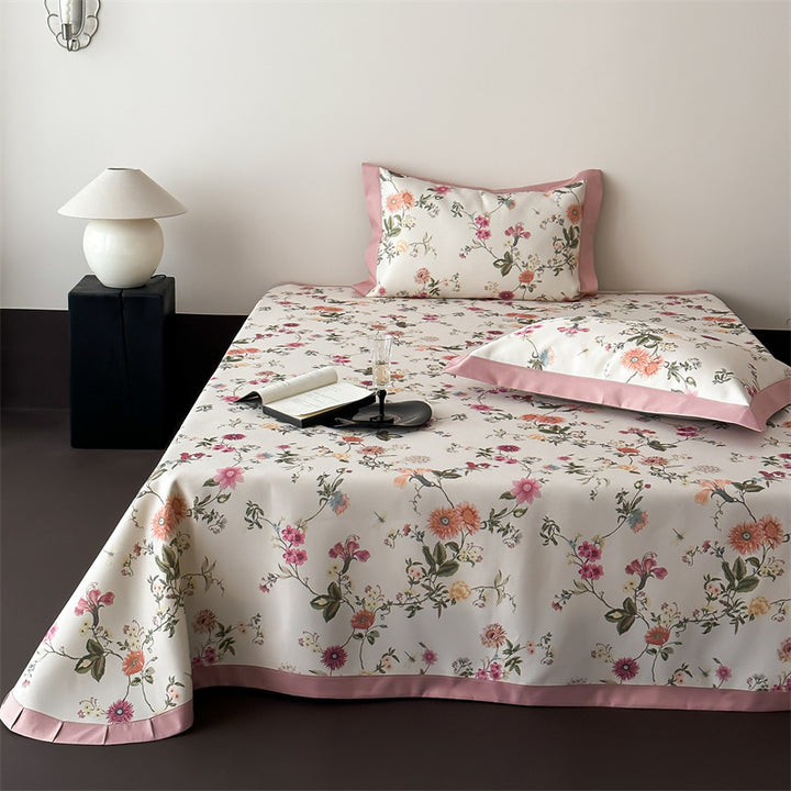 Bedding set made of fine cotton satin with classic Toile-de-Jouy print and satin hem