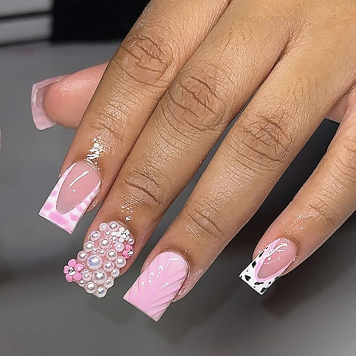 Elegant artificial nails with floral accents Kalsten