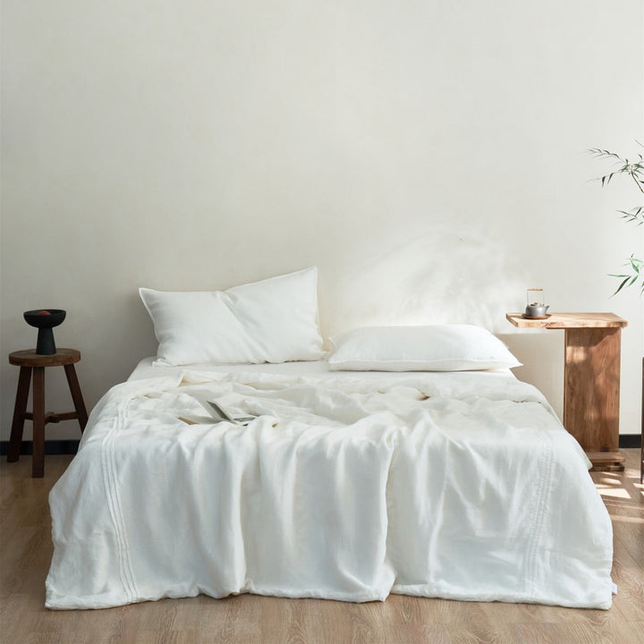 Linen bedding set with fine tucks and washed linen look