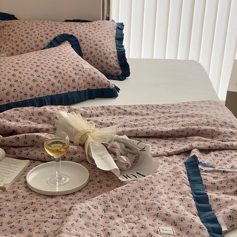 Bedding set made of cotton percale with gathered frill edge and fine floral print
