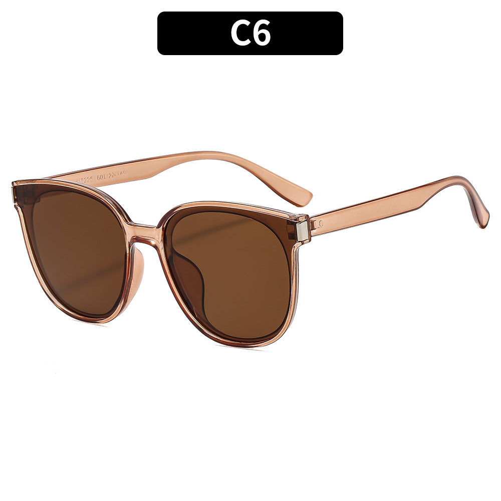 Stylish Cat-Eye Sunglasses with Vibrant Lenses