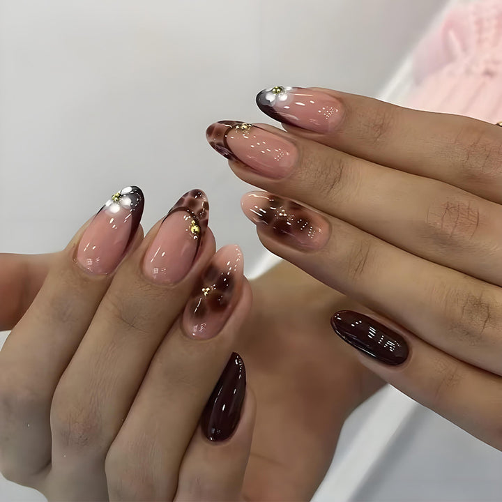 Nail Art Set with elegant and creative designs Kalsten