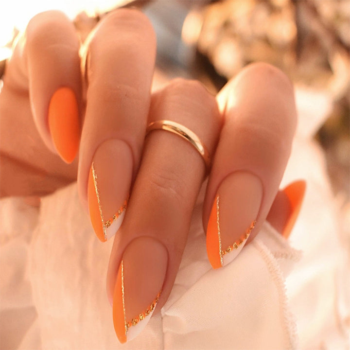 Nail set with elegant matte finish and golden accents Kalsten
