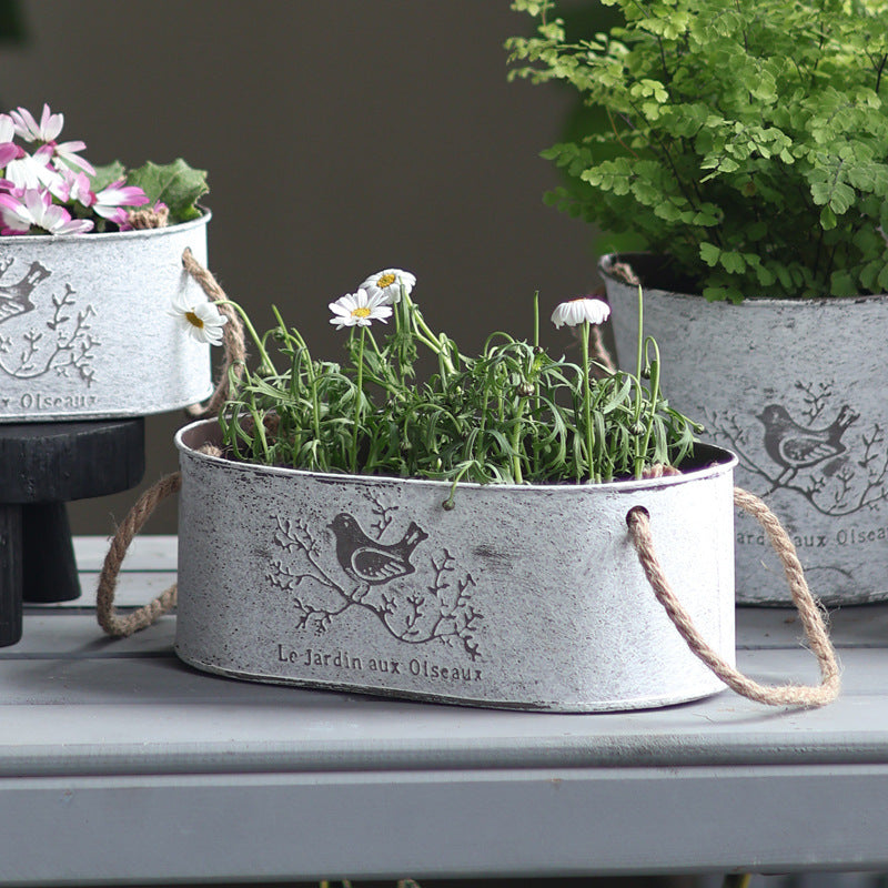 Decorative storage basket made of metal with natural design Kalsten