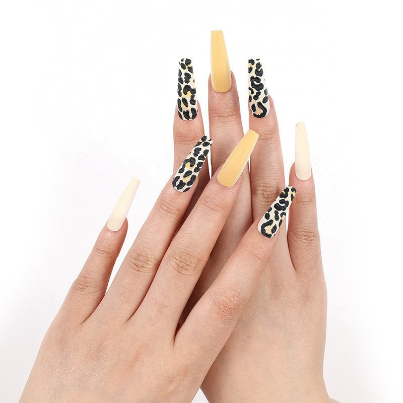 Luxury style artificial nails with intricate decorations Kalsten