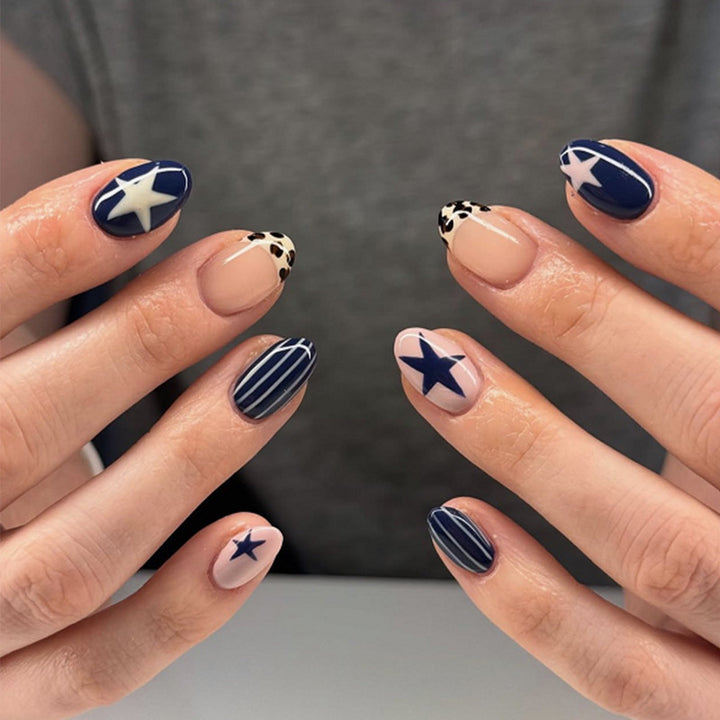 Artificial nail set with delicate rose accents Kalsten