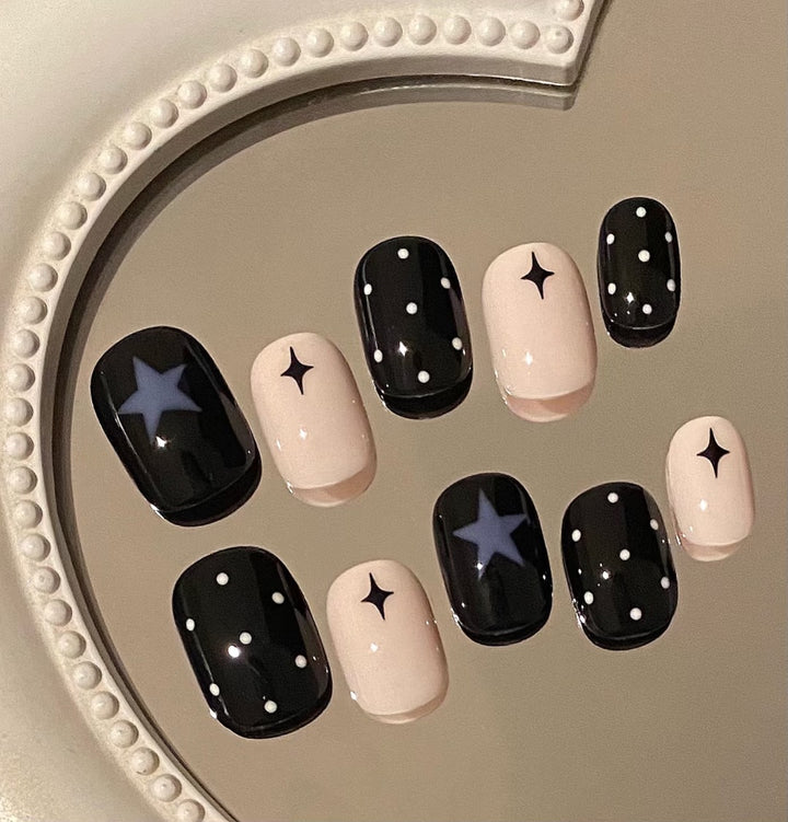 Artistic Press-On Nail Art Set with Star and Grid Designs