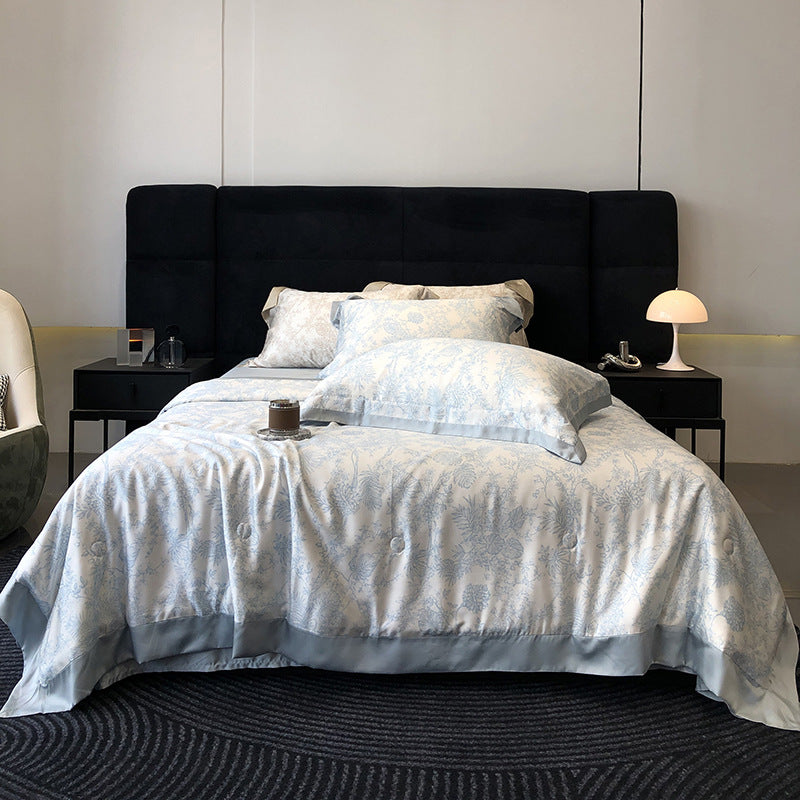 Elegant bedding set made of high-quality cotton satin with fine Toile-de-Jouy motif and satin trim