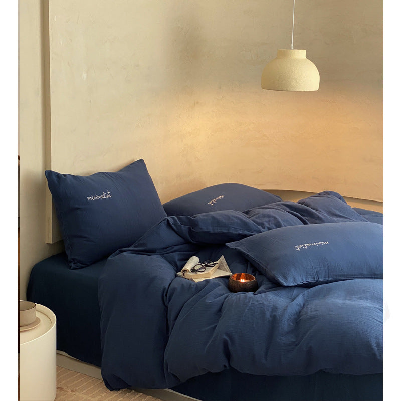 Bedding set made of cotton muslin with quilted all-season blanket