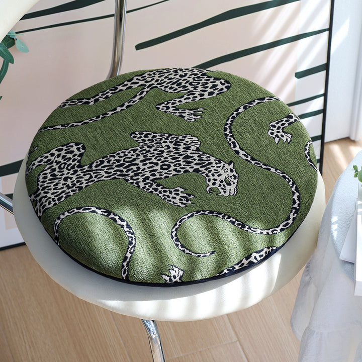 Round seat cushion with jacquard leopard design, thick padding and non-slip underside Kalsten