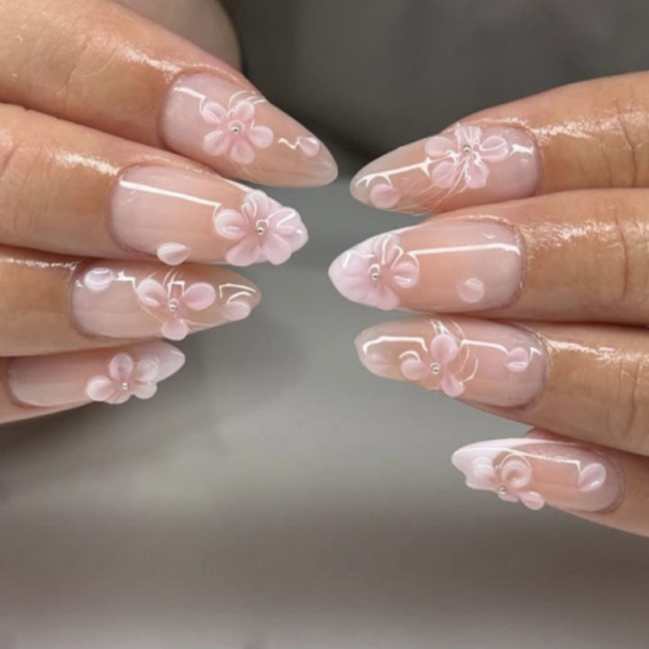Artful nail extensions with floral 3D details Kalsten